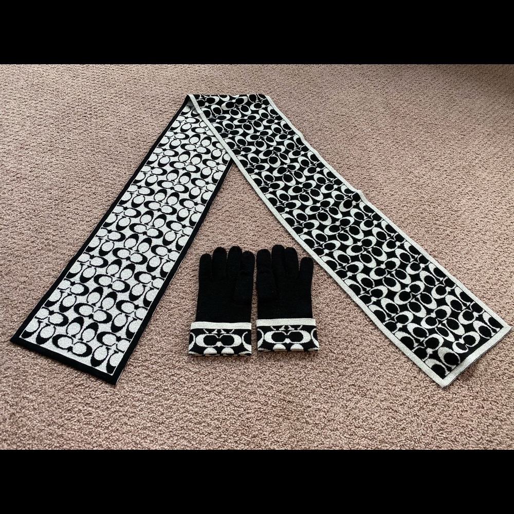 Reversible Coach Scarf & Matching Gloves